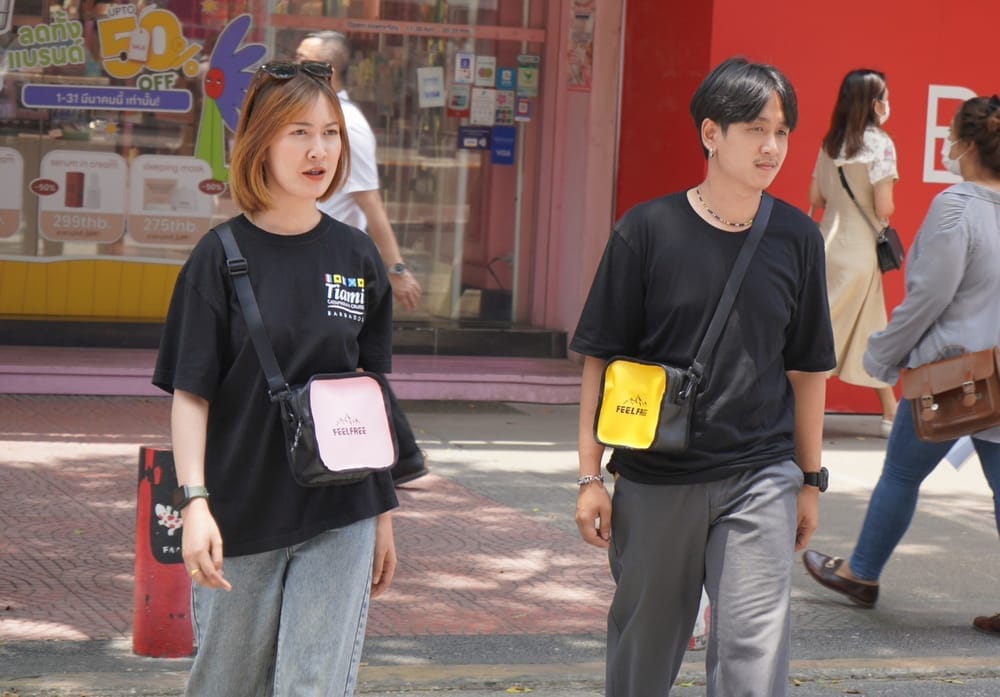 กระเป๋าสะพายข้าง FEELFREE รุ่น QQ สีขาว